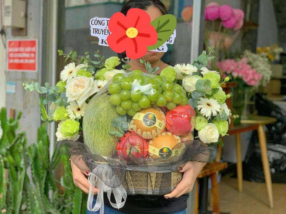 Giỏ Trái Cây Kết Hợp Hoa Tươi - TC404